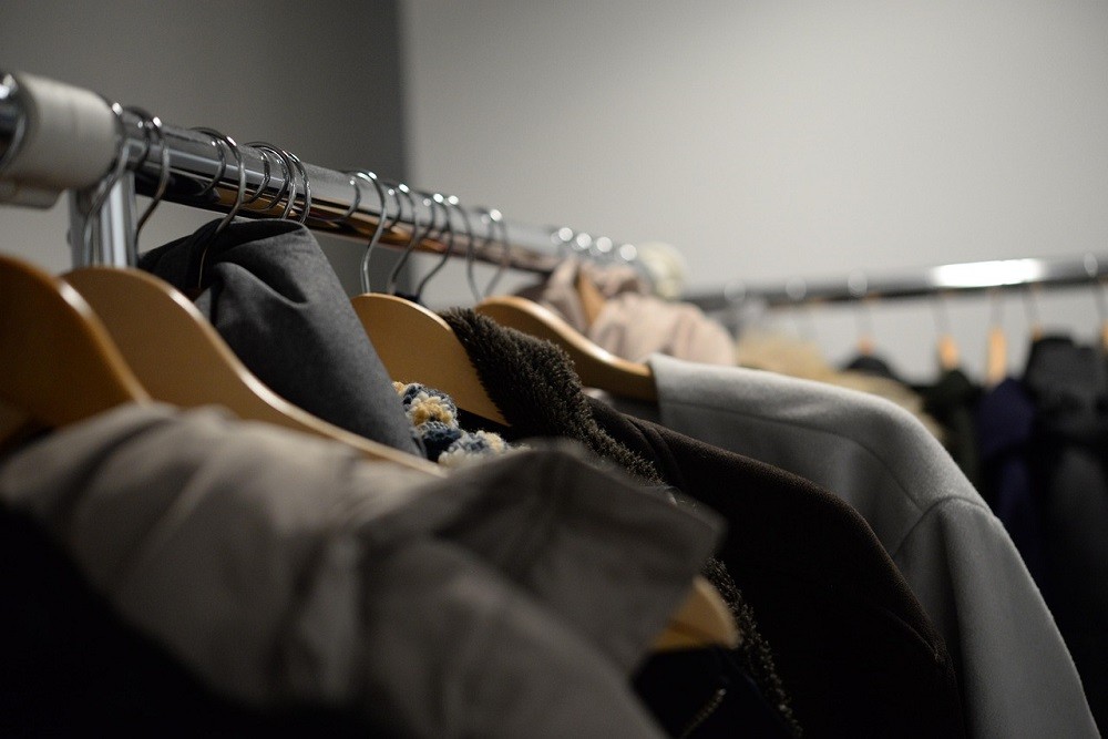 Cloakroom vs. Coat Check: Understanding Differences & Tipping